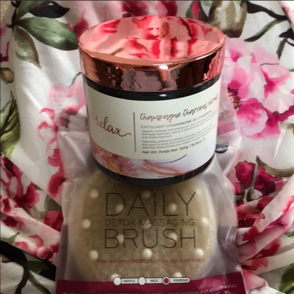 Manna Kadar Champagne Charcoal Scrub